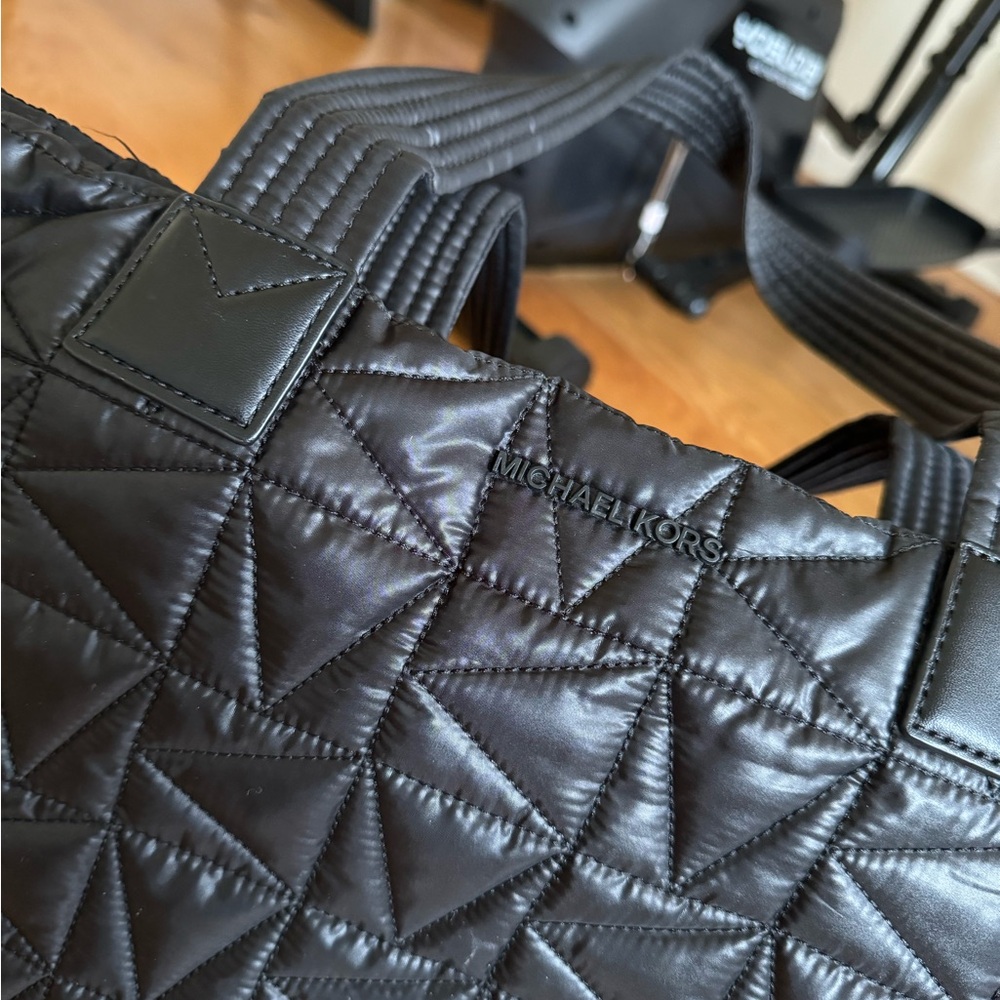 Large black quilted Michael Kors duffel bag travel tote luggage bag - Picture 6 of 11